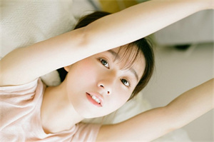 Put your feet into the warm water Put your feet into the warm water